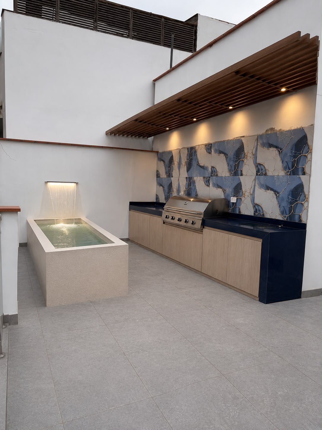 Open-air jacuzzi